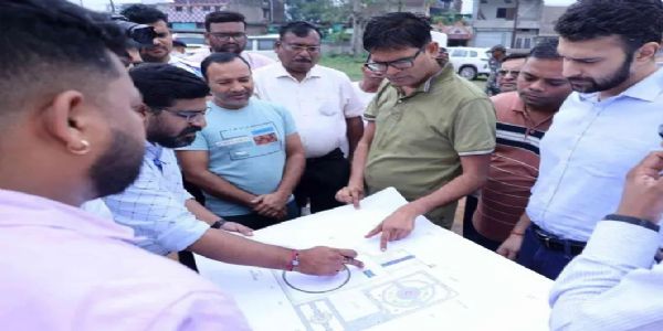 रायगढ़ की बदलेगी तस्वीर: विकास परियोजनाओं का वित्त मंत्री ओ.पी.चौधरी ने किया निरीक्षण