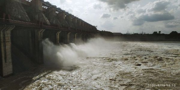 अशोकनगर: राजघाट बांध का जलस्तर बढऩे से चंदेरी-ललितपुर मार्ग बंद, 1.5 लाख क्यूसेक पानी छोड़ा गया