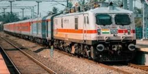 दीपावली और छठ पूजा को लेकर मुरादाबाद से होकर चलेंगी 8 विशेष ट्रेनें