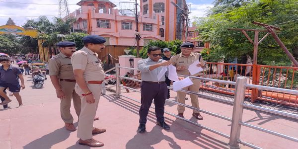 कुंभ मेला एसएसपी आयुष अग्रवाल ने किया हरकी पैड़ी क्षेत्र का निरीक्षण