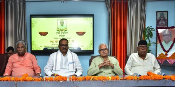 भारत माता के लिए जीवन लगाना वीरेश्वर द्विवेदी की प्रवृति रही : स्वान्त रंजन