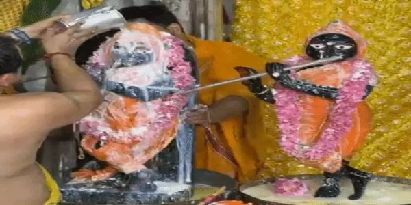राधा दामोदर मंदिर में दिन में मना जन्मोत्सव