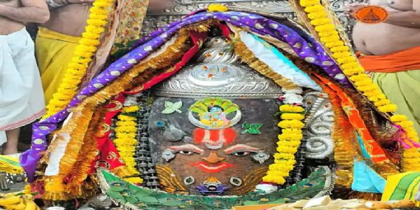 जन्माष्टमी पर श्रीकृष्ण स्वरूप में सजे बाबा महाकाल, वैष्णव तिलक से दमका ज्योतिर्लिंग