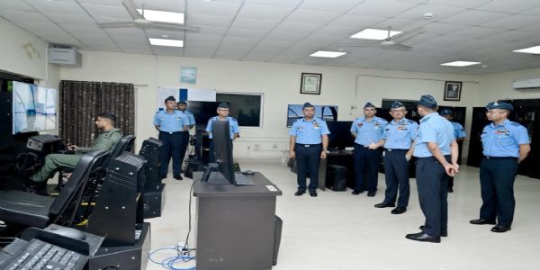 एओसी-इन-सी ने वायुसेना स्टेशन बमरौली की परिचालन तैयारियों का लिया जायजा