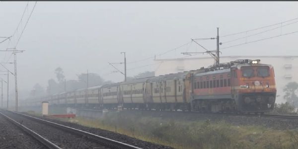 मनोहरपुर स्टेशन पर टाटा-एर्नाकुलम एक्सप्रेस का प्रायोगिक ठहराव