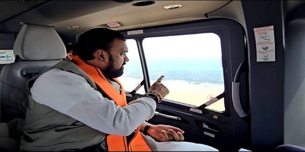 मुख्यमंत्री ने बाढ़ प्रभावित क्षेत्रों का किया हवाई सर्वेक्षण, राहत एवं बचाव कार्यों की समीक्षा की