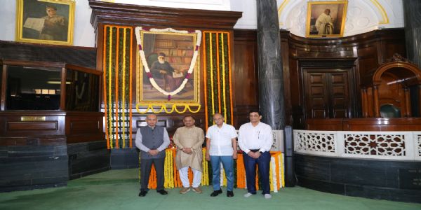 दादाभाई नौरोजी की जयंती पर संविधान सदन में श्रद्धांजलि दी गई