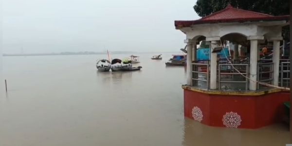 गंगा का जलस्तर 4 सेंटीमीटर घटा, बैराज पर भी कम हुआ डिस्चार्ज