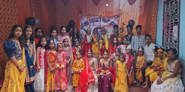 जन्माष्टमी को लेकर बच्चों ने राधा-कृष्ण का मनोरम रूप धारण कर दिया संदेश