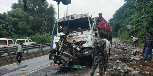 अनियंत्रित ट्रेलर ने चुट्टूपालू घाटी में आधा दर्जन वाहनों को मारी टक्कर, एक की मौत