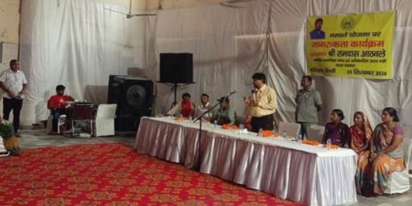 रामदास आठवले ने श्रमिकों को वितरित किए ‘नमस्ते’ व 