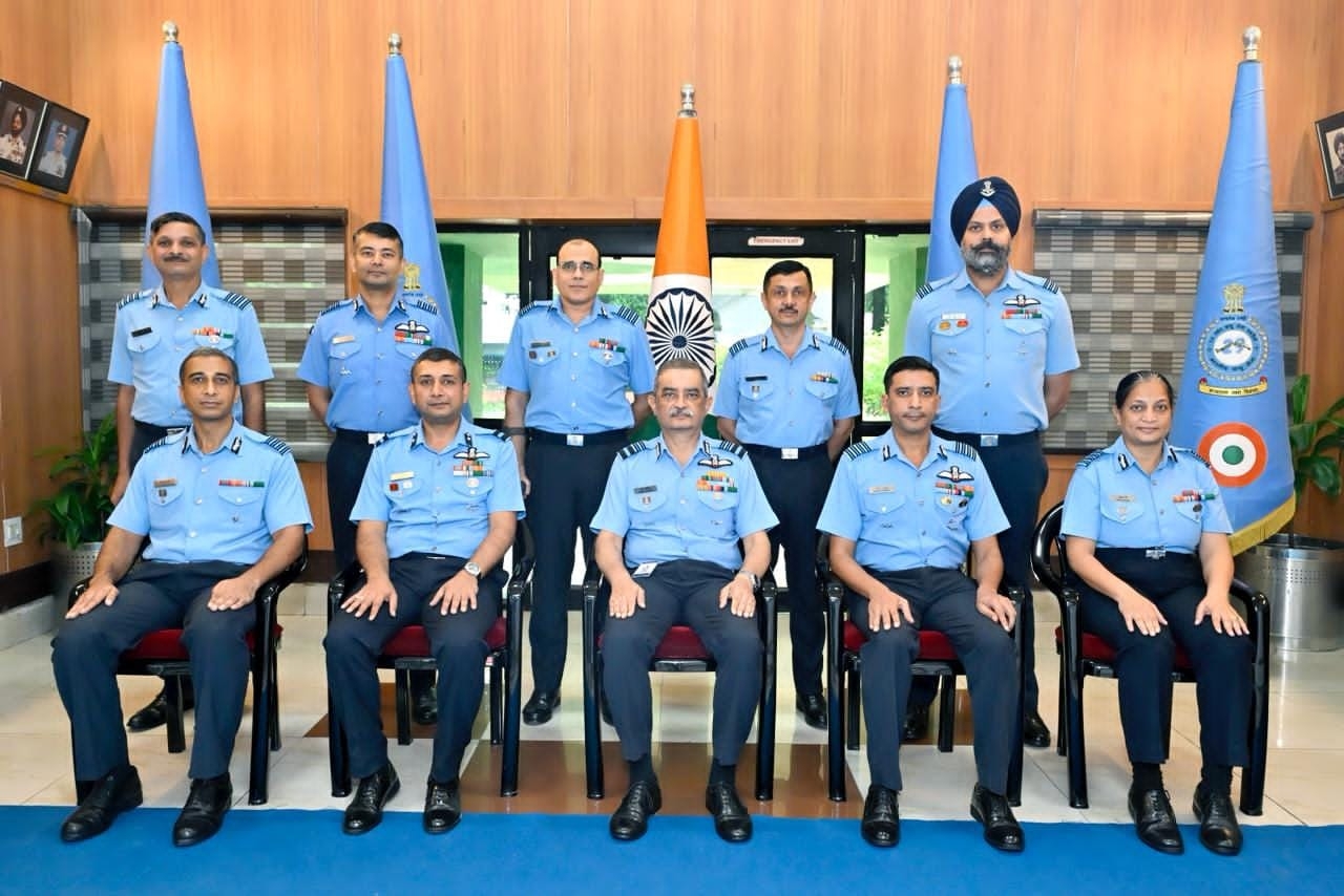 एयर मार्शल तरुण चौधरी ने वायु योद्धाओं के उच्च मनोबल और प्रतिबद्धता की सराहना एयर मार्शल तरुण चौधरी ने वायु योद्धाओं के उच्च मनोबल और प्रतिबद्धता की सराहना