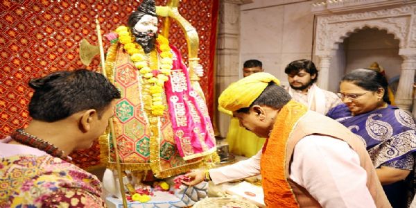 जानापाव में भगवान परशुराम का पूजन करते हुए मुख्यमंत्री