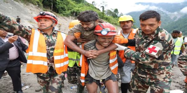 टनल से निकले गए संजय साह टनल से निकले गए संजय साह