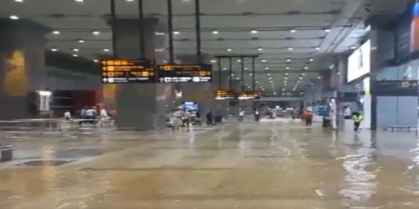दिल्ली के इंदिरा गांधी इंटरनेशनल एयरपोर्ट पर जलभराव का जारी फोटो दिल्ली के इंदिरा गांधी इंटरनेशनल एयरपोर्ट पर जलभराव का जारी फोटो