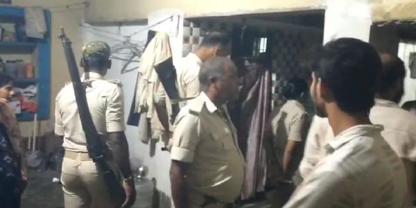 बंद घर का ताला तोड़ नगदी और जेवर ले उड़े चोर