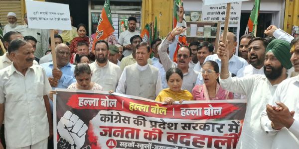 काला अम्ब-त्रिलोकपुर सड़क की बदहाली पर भाजपा का प्रदर्शन, राजीव बिंदल ने सरकार को घेरा