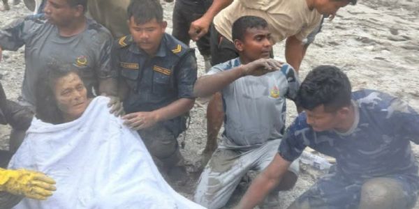 बाढ़ में फंसी 64 वर्षीय महिला को 11वें दिन जीवित निकला गया