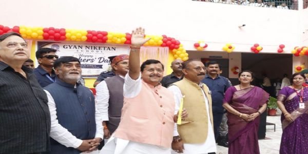 शिक्षक दिवस पर पुराने स्कूल पहुंचे भाजपा अध्यक्ष नितिन नवीन, आचार्य किशोर कुणाल की प्रतिमा का किया अनावरण