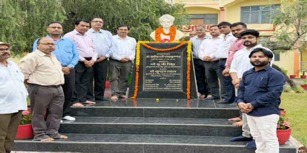 शिक्षक ही राष्ट्र के भविष्य निर्माता होते हैं: कुलपति