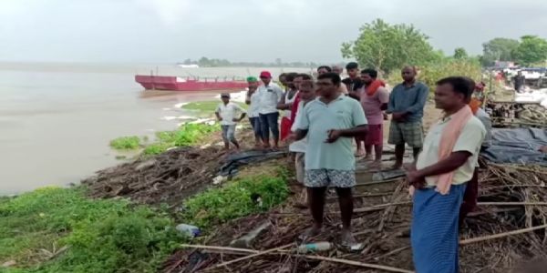 राघोपुर में चार दिनों के भीषण तांडव के बाद थमा गंगा का कटाव, लेकिन नई जगह बांध पर मंडराया खतरा