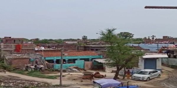 बिहार में दरभंगा जिले के ग्रामीण क्षेत्रों में पीएम आवास योजना से झोपड़ियों से पक्के मकानों तक पहुंची गांव की तस्वीर