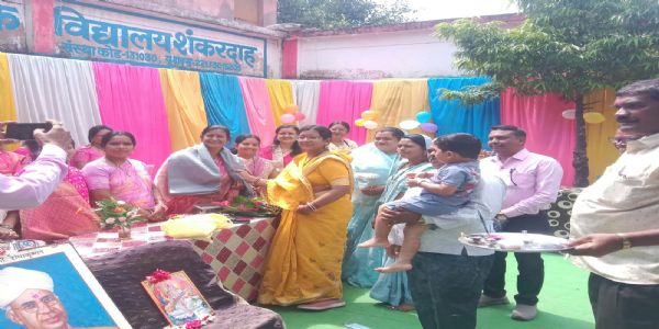 विद्यार्थियों का व्यक्तित्व, संस्कार और चरित्र निर्माण करते हैं शिक्षक: शोभा दूबे