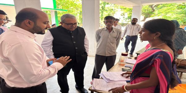 एसआईआर में मतदाताओं के आवश्यक दस्तावेजों का सत्यापन जरूरी : आयुक्त