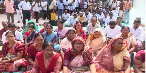 शिक्षक दिवस पर भुवनेश्वर में गैर-अनुदान प्राप्त स्कूल-कॉलेज शिक्षकों का प्रदर्शन
