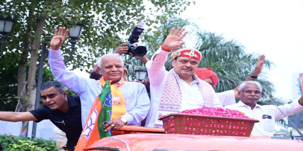 उदयपुर में सीएम का रोड शो, विकसित उदयपुर के संकल्प के साथ मांगा जनसमर्थन