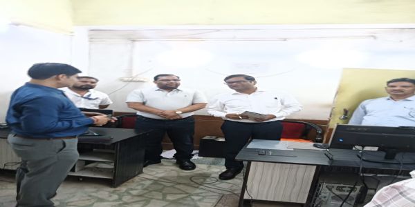 आरटीओ के औचक निरीक्षण से एआरटीओ कार्यालय में मचा हड़कंप, बाहर की दुकानें बंद