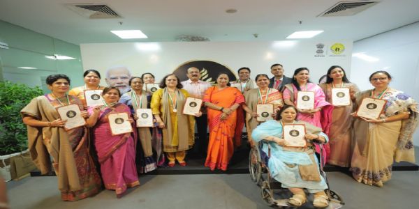 ‘शिक्षक महाकुंभ’ में 118 शिक्षकों का किया गया सम्मान, मुख्यमंत्री बोलीं- शिक्षक समाज के निर्माण की मजबूत नींव
