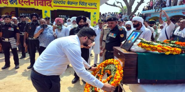 सिरसा: वीरगति को प्राप्त हुए सैनिक सुखचैन सिंह पंचतत्व में विलीन