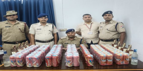 ब्लैक डायमंड एक्सप्रेस से 66.75 लीटर अवैध शराब बरामद