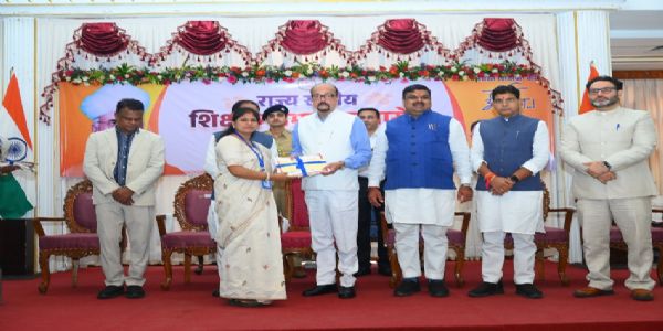 रंजीता-लीलाराम को राज्य शिक्षक सम्मान, धमतरी का बढ़ा मान