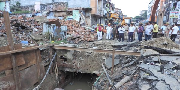 त्योहारों से पहले शहर की सड़कें जल्द से जल्द हों दुरुस्त : अर्पित उपाध्याय