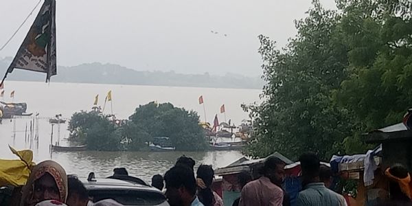 प्रयागराज में गंगा-यमुना का जलस्तर सुरक्षित, सभी तटबंध पूरी तरह सुरक्षित
