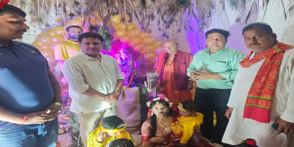 मोरहाबादी में गूंजे ‘जय श्रीकृष्ण’ के जयकारे, धूमधाम से मना जन्माष्टमी उत्सव
