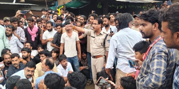 अशोकनगर: बालाजी मंदिर में प्रतिमा पर कुल्हाड़ी से हमला, 4 घंटे तक चक्काजाम