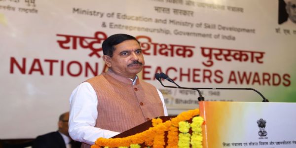 शिक्षकों को विकसित भारत 2047 के निर्माण के लिए बच्चों को तैयार करना होगा : प्रह्लाद जोशी