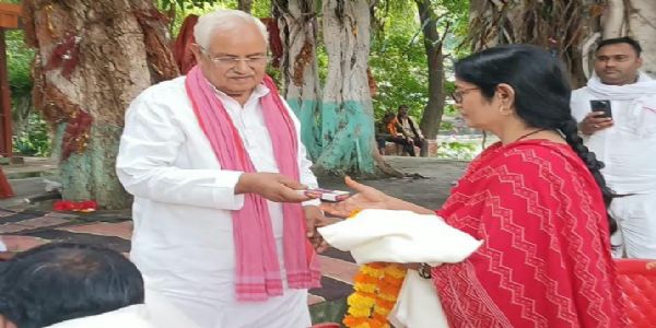 शिक्षक समाज को सही दिशा देकर मजबूत राष्ट्र की नींव रखते हैं : जगदंबा सिंह पटेल