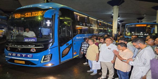 फरक्का में रेल सेवा बाधित, यात्रियों के लिए बसों का इंतजाम