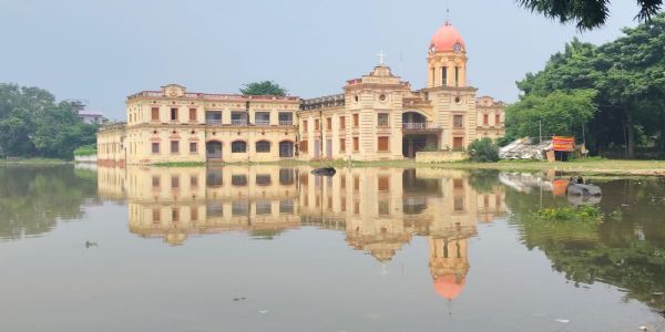 ग्रामीण इलाकों में भीषण कटाव के बाद अब शहरी क्षेत्रों में घुसा बाढ़ का पानी