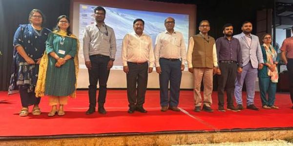 पीडब्ल्यूडी के  इंजीनियरों और  सीआरआरआई  के अधिकारी