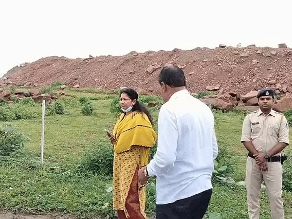 कलेक्टर प्रतिभा पाल अस्पताल पहुंचीं