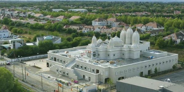 पेरिस में पारंपरिक हिंदू मंदिर में भव्य प्राण-प्रतिष्ठा, 40 से अधिक देशों के श्रद्धालु हुए शामिल पेरिस में पारंपरिक हिंदू मंदिर में भव्य प्राण-प्रतिष्ठा, 40 से अधिक देशों के श्रद्धालु हुए शामिल