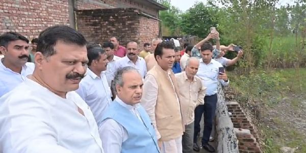 लक्सर में आपदा प्रबंधन की समीक्षा, दो दिन में मांगी क्षतिग्रस्त सड़कों की रिपोर्ट