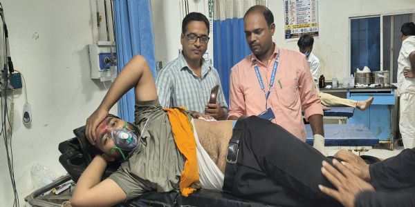 महावीरी अखाड़ा मेले में धारदार हथियार से प्रदर्शन के दौरान दो लोग गंभीर रूप से घायल