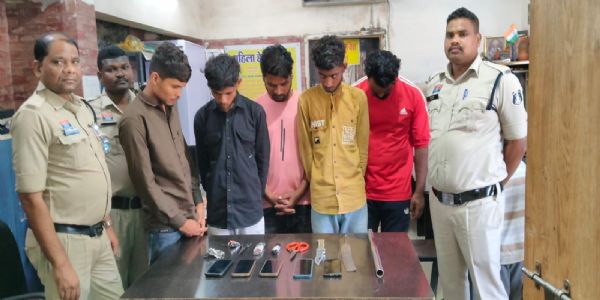 ज्वेलर्स शॉप में डकैती की योजना बना रहे पांच आरोपित गिरफ्तार