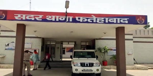 फतेहाबाद में रिवाल्वर के बल पर 7.47 लाख की लूट, बदमाशों ने बरसाई गोलियां